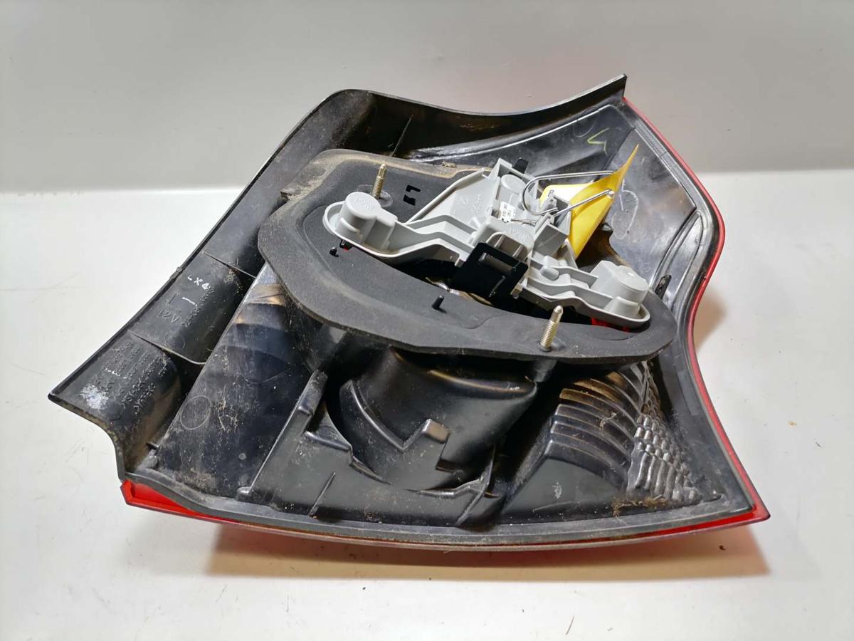 Toyota Corolla E12 original Rücklicht Rückleuchte Schlussleuchte rechts Fließheck Bj.2004